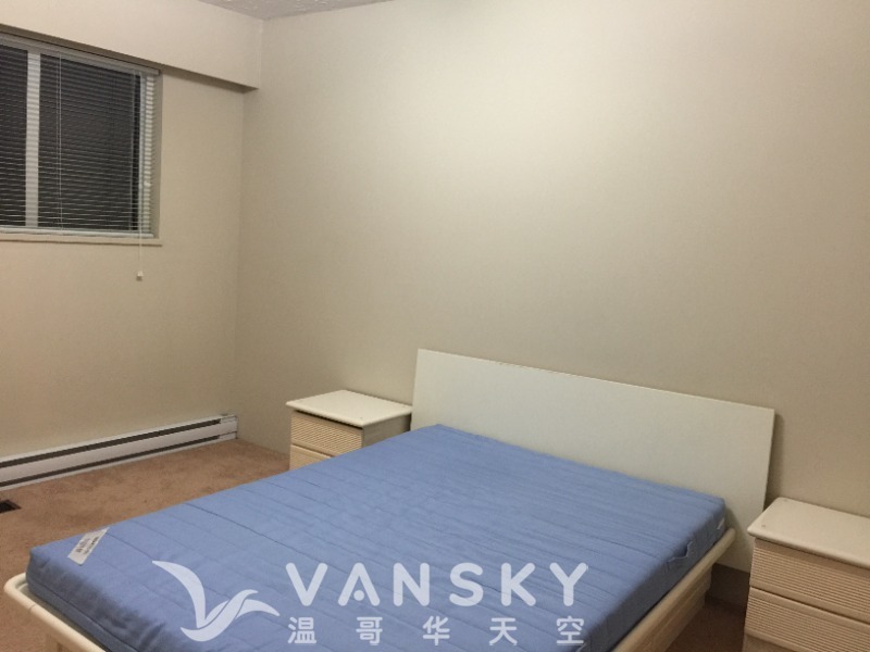 251020153444_small room.JPG